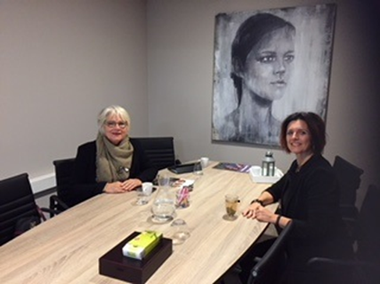 Foto van wethouder Rita Noordzij met Linda Tuijn